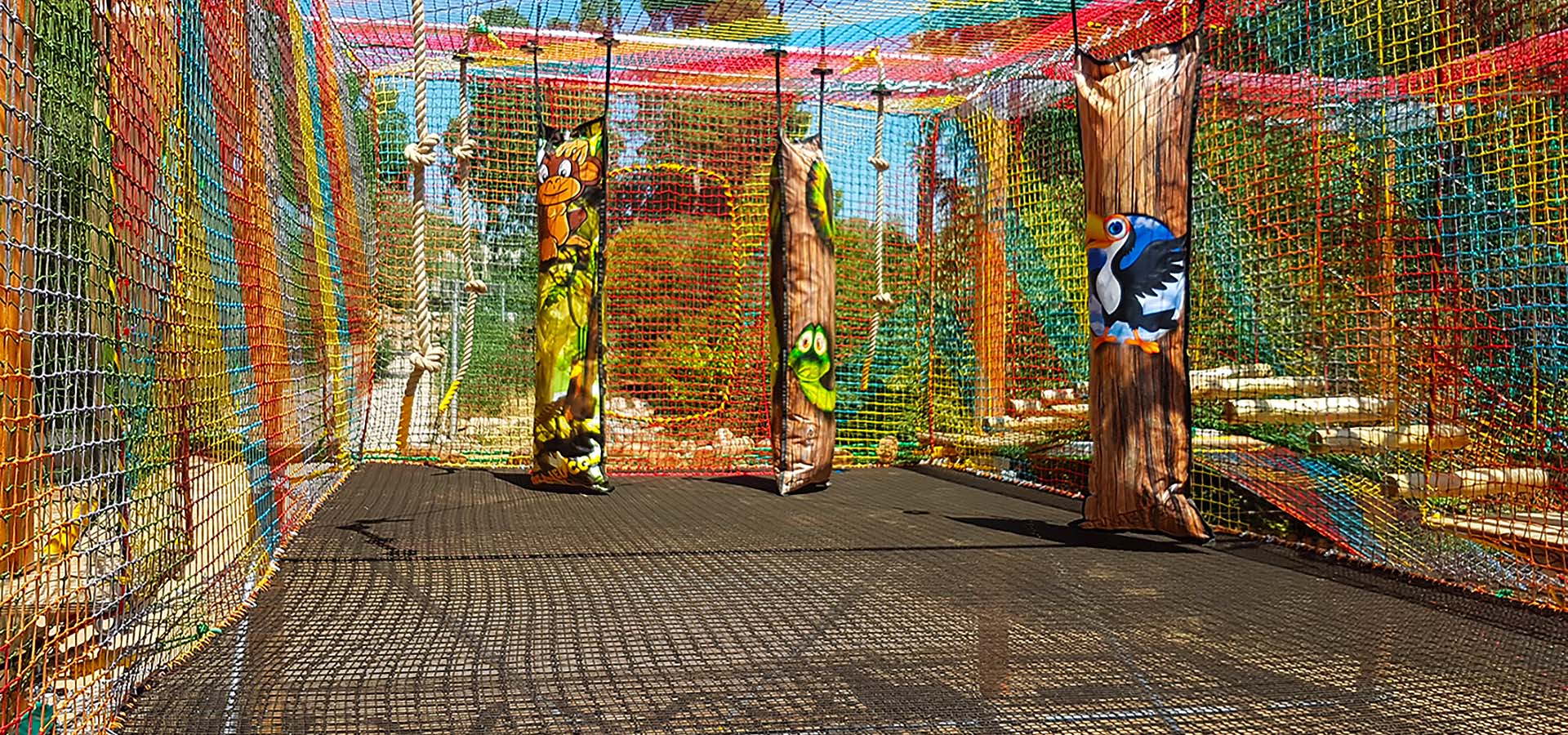 Camping Porto Vecchio divers aire de jeux parcours trampoline